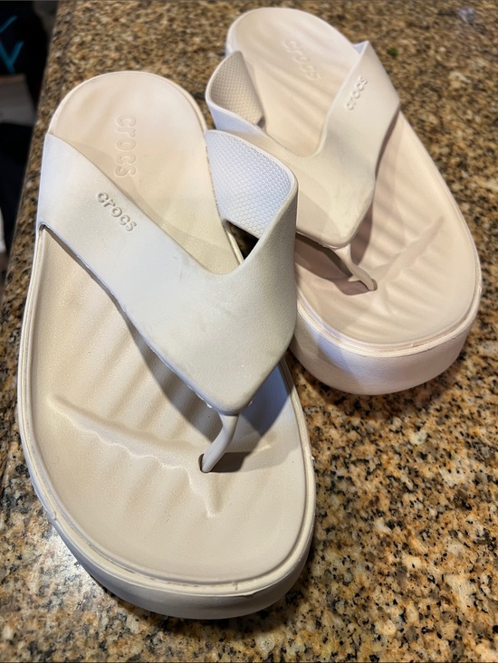CROCS Shoes - CROCS Women's cream  Platform Flip Flop Sandals